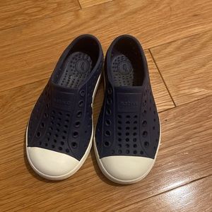 Natives size 6 navy